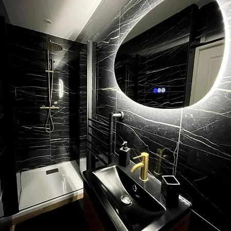 De Luxe - Jacuzzi & Cave Secrete Apartman