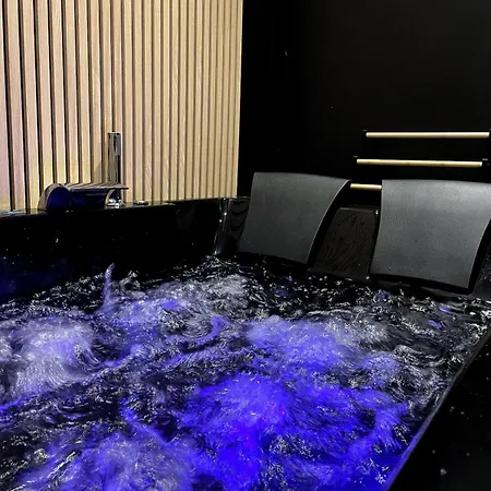 De Luxe - Jacuzzi & Cave Secrete Apartamento *
