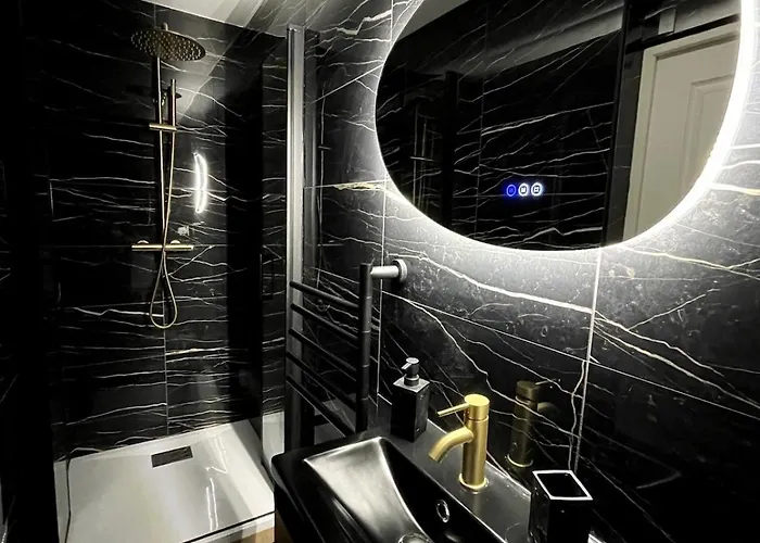 De Luxe - Jacuzzi & Cave Secrete Apartment