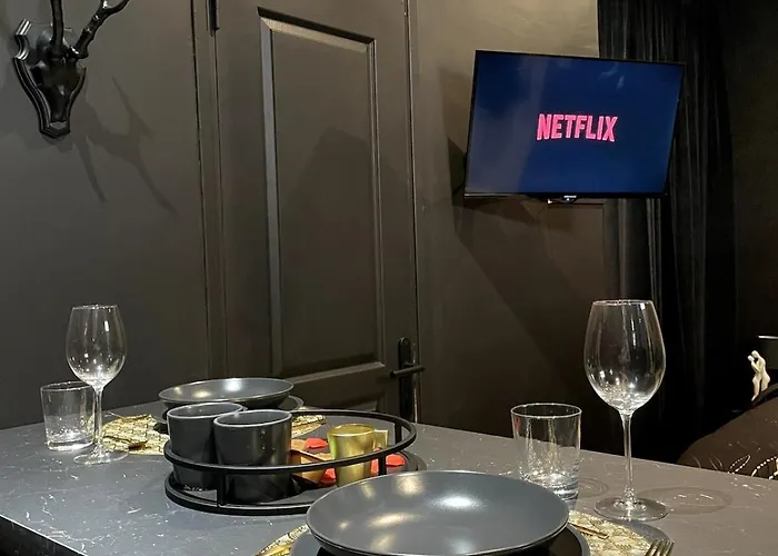 De Luxe - Jacuzzi & Cave Secrete *